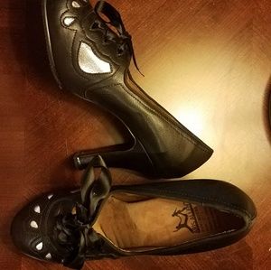 Aris Allen dancing shoes